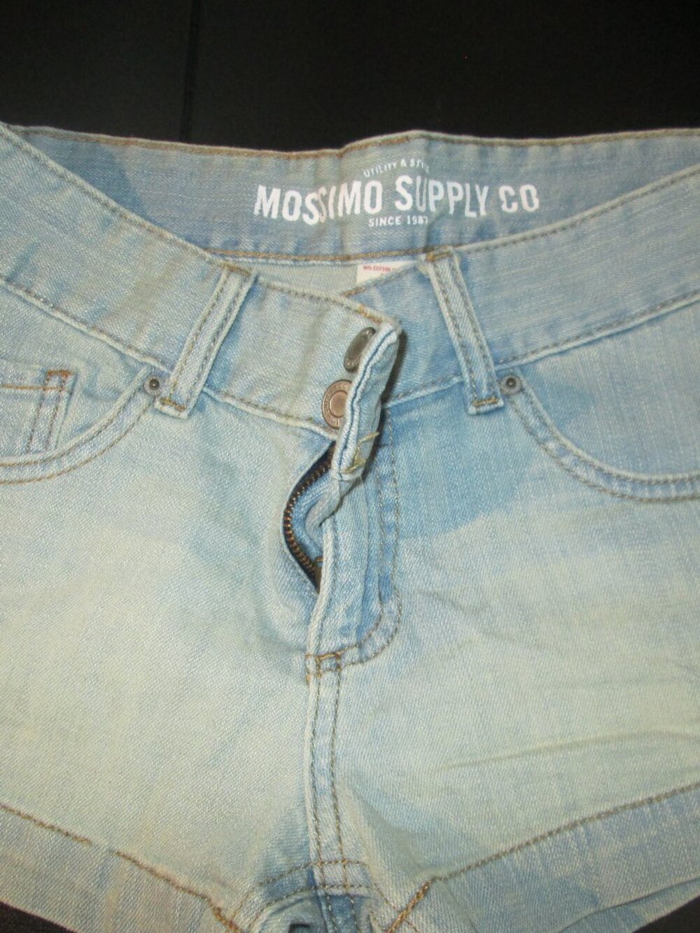 EUC Juniors sz 9 (fit 6) light wash Jean shorts by Mossimo